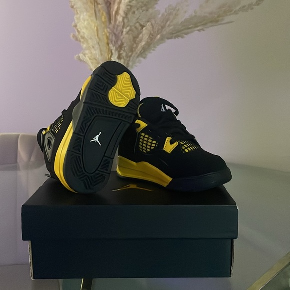 Jordan Retro 4 Toddler 6c - Picture 2 of 3